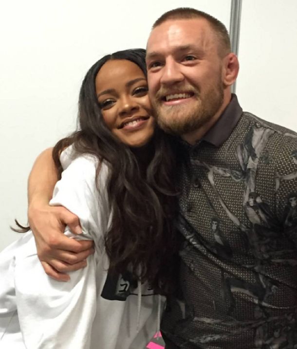 El lado más rudo de Rihanna: se deleitó ante una figura de la UFC