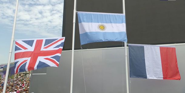 Gianni Infantino le entregó la medalla dorada a José Maligno Torres Gil en los Juegos Olímpicos de París 2024