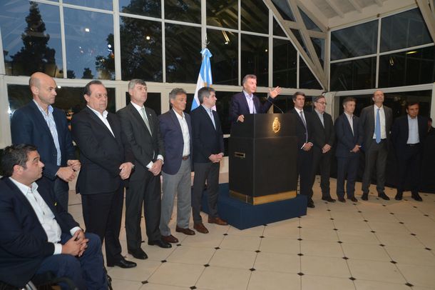 El Presidente les pide a los empresarios meter muchos goles para que haya más trabajo