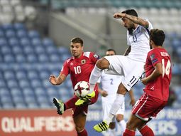 a lo karate kid: la pirueta de un jugador griego que termino en un golazo a lo karate kid: la pirueta de un jugador griego que termino en un golazo