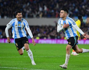 El golazo de Thiago Almada para el 1-1 de Argentina ante Colombia