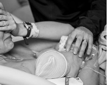 La emoción de una madre enferma de cáncer amamantando a su bebé