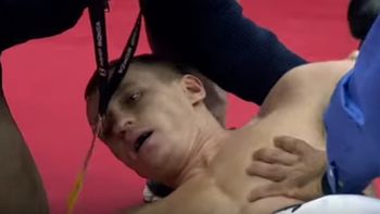 El ruso, completamente mareado tras el nocaut El ruso, completamente mareado tras el nocaut