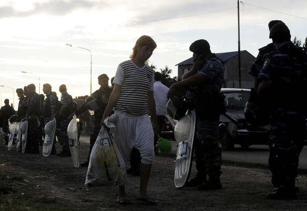 Scioli, sobre la toma de tierras en Merlo: Abordamos el tema con paz y sin represión
