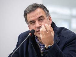 Cosse y Orsi disputan la interna frenteamplista de cara a las Elecciones Nacionales de 2004. Cosse y Orsi disputan la interna frenteamplista de cara a las Elecciones Nacionales de 2004.