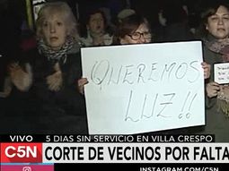 a oscuras, pese al tarifazo: vecinos cortaron varias esquinas de la ciudad por falta de luz a oscuras, pese al tarifazo: vecinos cortaron varias esquinas de la ciudad por falta de luz