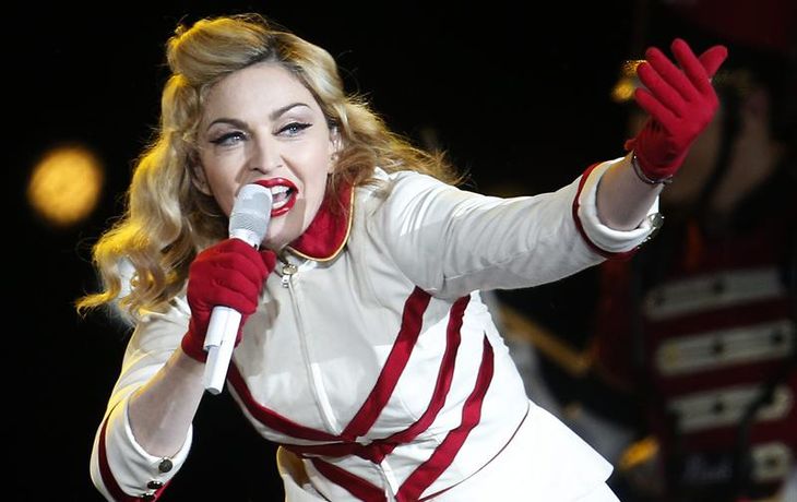 Condenan a un bombero que acosaba a una famosa cantante