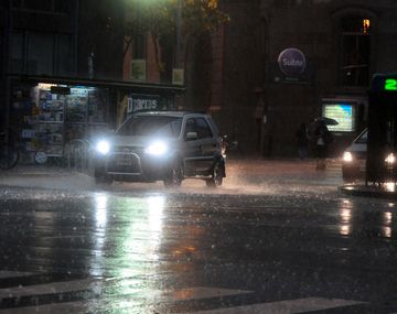 Alerta por tormentas fuertes y caída de granizo en la Ciudad