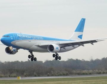 Un piloto de Aerolíneas aterrizó de urgencias para salvar la vida de un niño