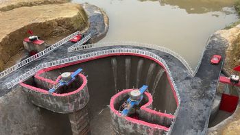Un youtuber construyó una central hidroeléctrica en el arroyo de su casa y genera energía para su casa Un youtuber construyó una central hidroeléctrica en el arroyo de su casa y genera energía para su casa