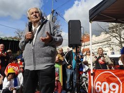 El expresidente José Mujica dio detalles de su tratamiento contra el cáncer durante un a actividad del Frente Amplio en Florida. El expresidente José Mujica dio detalles de su tratamiento contra el cáncer durante un a actividad del Frente Amplio en Florida.