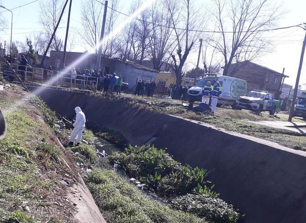 Los delincuentes escapaban de un robo y cayeron a un zanj&oacute;n