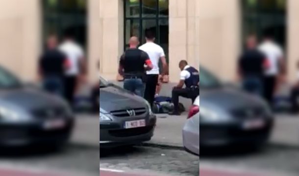 Un hombre atacó a dos soldados en Bruselas