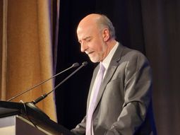 El ministro de Trabajo, Pablo Mieres, insistió en que, si no se asocia a la productividad, la reducción de la jornada laboral no es viable. El ministro de Trabajo, Pablo Mieres, insistió en que, si no se asocia a la productividad, la reducción de la jornada laboral no es viable.