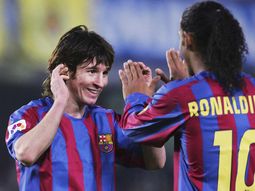 Ronaldinho contó cómo descubrió a Messi en Barcelona Ronaldinho contó cómo descubrió a Messi en Barcelona