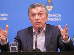 Macri convocó a una reunión de urgencia por la disparada del Riesgo País y el dólar