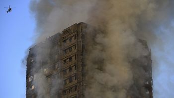 Al menos seis muertos por un incendio en un edificio en Londres Al menos seis muertos por un incendio en un edificio en Londres