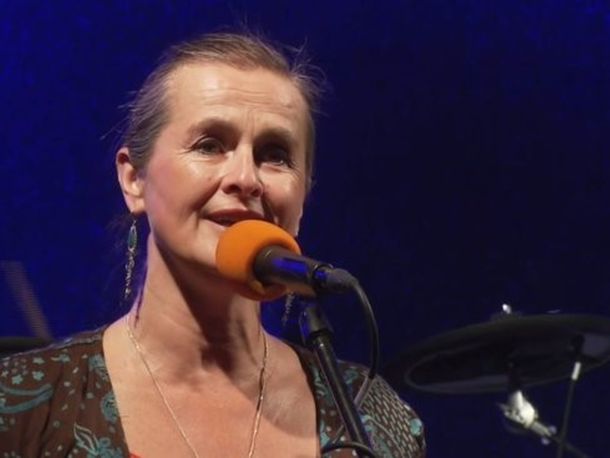 Murió por Covid-19 una cantante checa que se contagió a propósito: su mensaje dos días antes