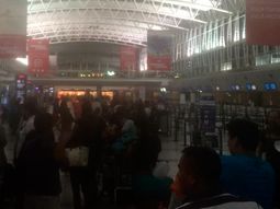 un conflicto gremial paraliza los vuelos internacionales de lan en ezeiza un conflicto gremial paraliza los vuelos internacionales de lan en ezeiza