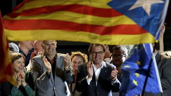 los independentistas se impusieron en cataluna y prometieron avanzar en la ruptura con espana los independentistas se impusieron en cataluna y prometieron avanzar en la ruptura con espana
