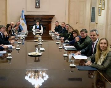 Javier Milei encabezandl la reunión de Gabinete.