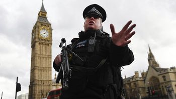 Hubo cuatro muertos en un doble atentado en Londres Hubo cuatro muertos en un doble atentado en Londres