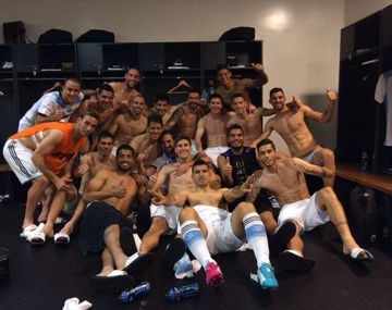 Mirá el festejo íntimo de los jugadores en el vestuario tras clasificar a semifinales