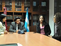 Gabriela Dagum, de rosa, al centro de la imagen. (Foto gentileza: El Tribuno de Salta) Gabriela Dagum, de rosa, al centro de la imagen. (Foto gentileza: El Tribuno de Salta)