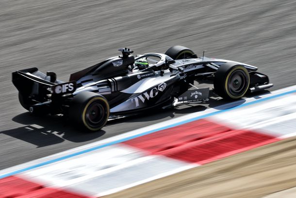 Un experimentado del paddock de la Fórmula 1 comparó a Cadillac como un coche de exposición de un centro comercial