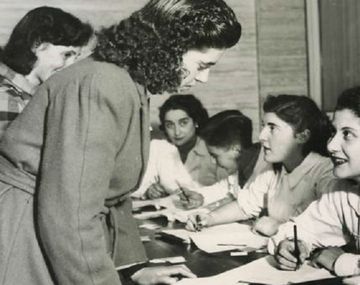 11 de noviembre de 1951, la primera vez que las mujeres pudieron votar