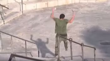 video: policia israeli le disparo a un hombre que estaba armado con un cuchillo video: policia israeli le disparo a un hombre que estaba armado con un cuchillo