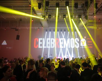 Más de 700 personalidades asistieron el Evento Anual de Recaudación de la Casa Ronald