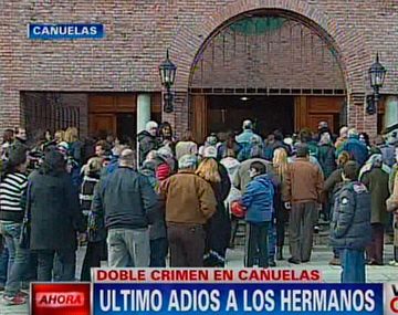 Una multitud despidió los restos de los hermanos asesinados