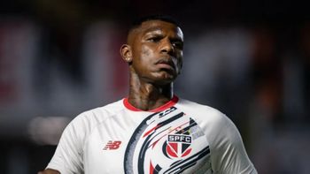 escandalo en san pablo: un jugador se fue sin aviso a ecuador y no logran contactarlo escandalo en san pablo: un jugador se fue sin aviso a ecuador y no logran contactarlo