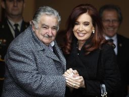 cristina recibe a mujica por la ampliacion de la produccion de botnia cristina recibe a mujica por la ampliacion de la produccion de botnia
