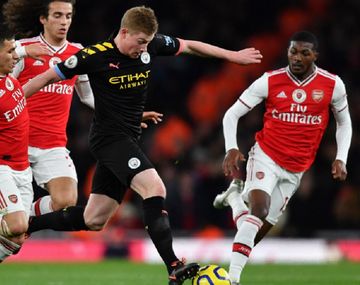 Un jugador del Arsenal dio positivo de coronavirus antes del partido con el City del Kun Agüero