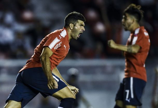 Emmanuel Gigliotti celebra el gol con el que abrió el marcador