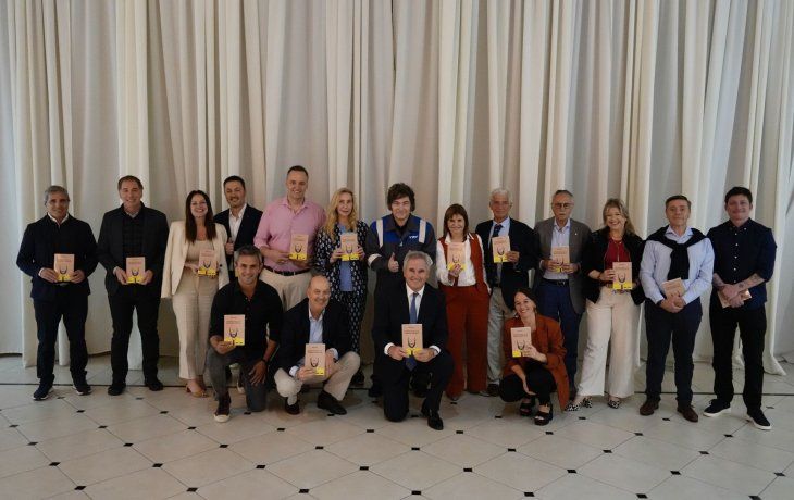 Milei agasajó a sus funcionarios con un asado de fin de año en Olivos: qué les regaló