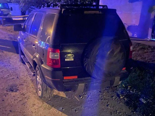 La camioneta Ford Ecosport en la que iban tres de los cinco policías