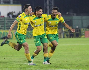 Defensa y Justicia goleó 4-1 a Peñarol y sueña con la clasificación