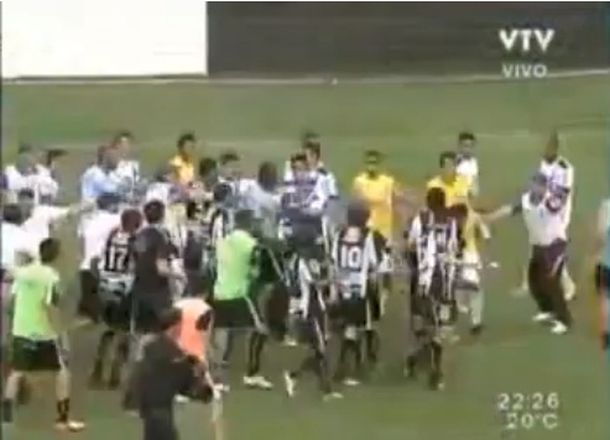Una nueva batalla campal en el fútbol sudamericano
