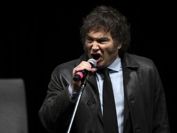 Javier Milei le creyó a una fake news que aseguraba que estaba invitado a cantar con AC/DC en Argentina