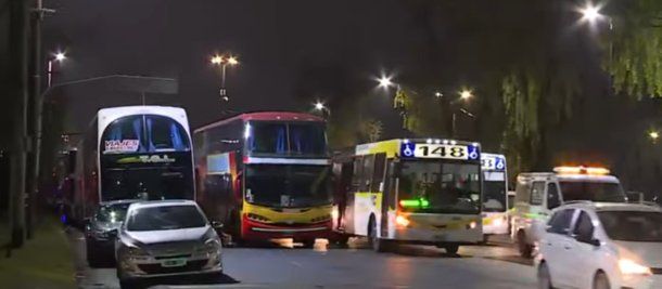 Tensión por protesta de dueños de micros de larga distancia: amenazan con cortar la Autopista Buenos Aires-La Plata