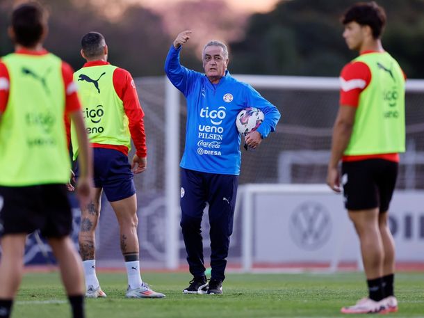 Jugó en Boca, la rompe en el fútbol argentino y lo citó Gustavo Alfaro para la Selección de Paraguay