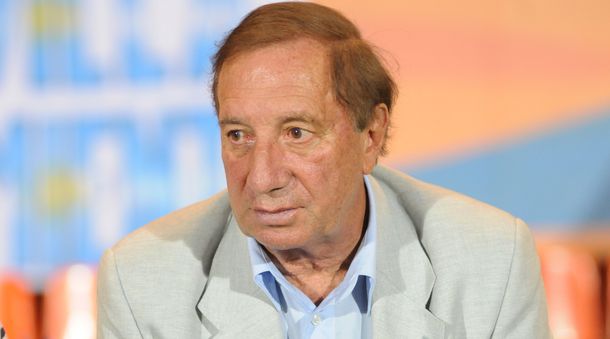 Denuncian a Carlos Bilardo por acoso sexual