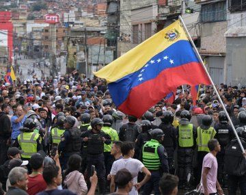 Al menos tres muertos en protestas contra Maduro