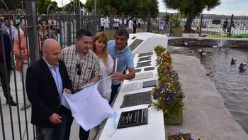 El intendente de Puerto Madryn, Ricardo Sastre, reinauguró el Monumento a la Gesta Galesa, que fue restaurado luego de las roturas que sufrió durante la tormenta de enero pasado. El intendente de Puerto Madryn, Ricardo Sastre, reinauguró el Monumento a la Gesta Galesa, que fue restaurado luego de las roturas que sufrió durante la tormenta de enero pasado.