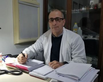 Bronca en Burzaco: un ginecólogo procesado por abuso sigue atendiendo