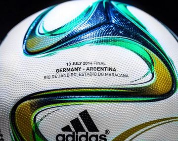Ya está la pelota de la final entre Argentina y Alemania