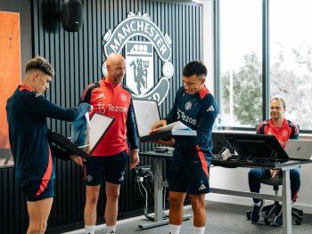 El homenaje de Ten Hag a Licha Martínez y Garnacho en Manchester United
